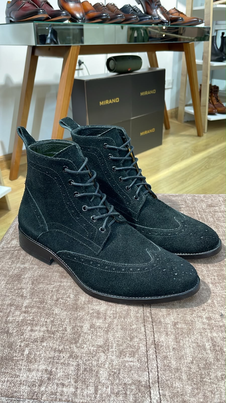 CHUKKA BOOTS TOTAL BLACK GAMUZA