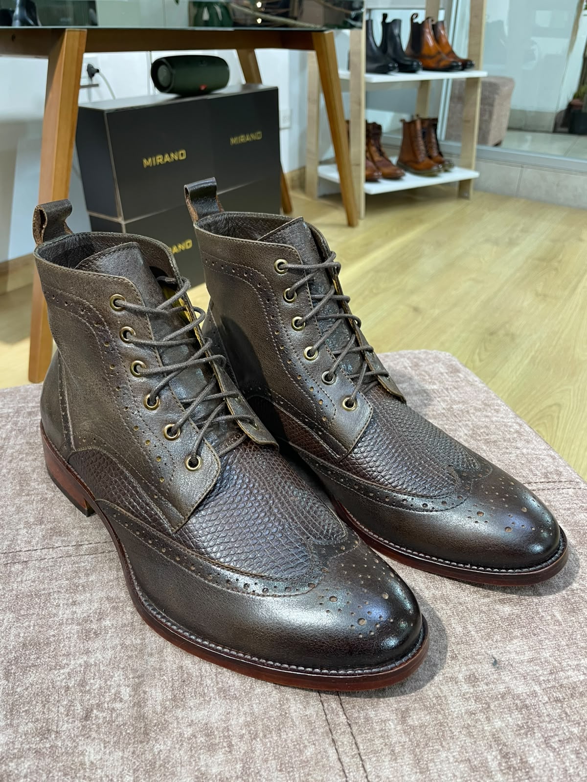 CHUKKA BOOTS CUERO PRENSADO