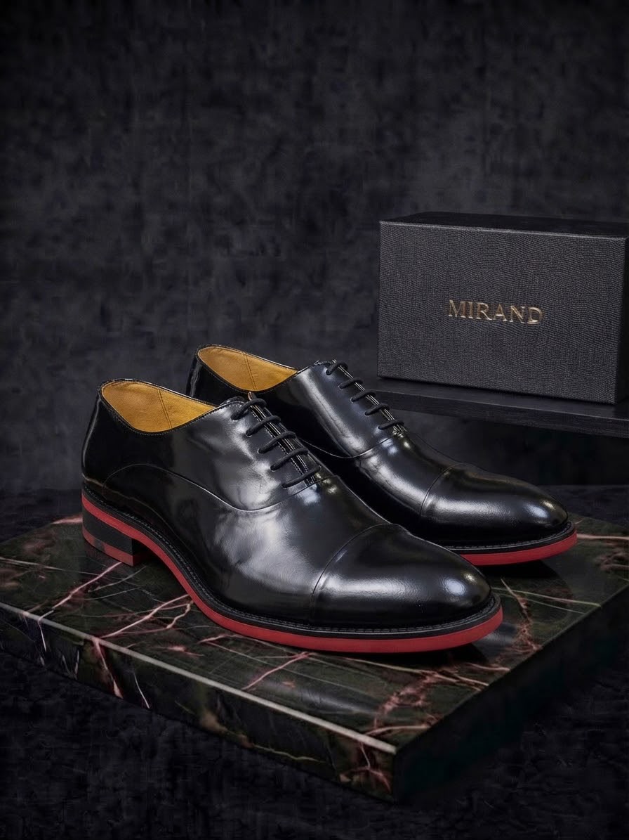 OXFORD BLACK SCARLET