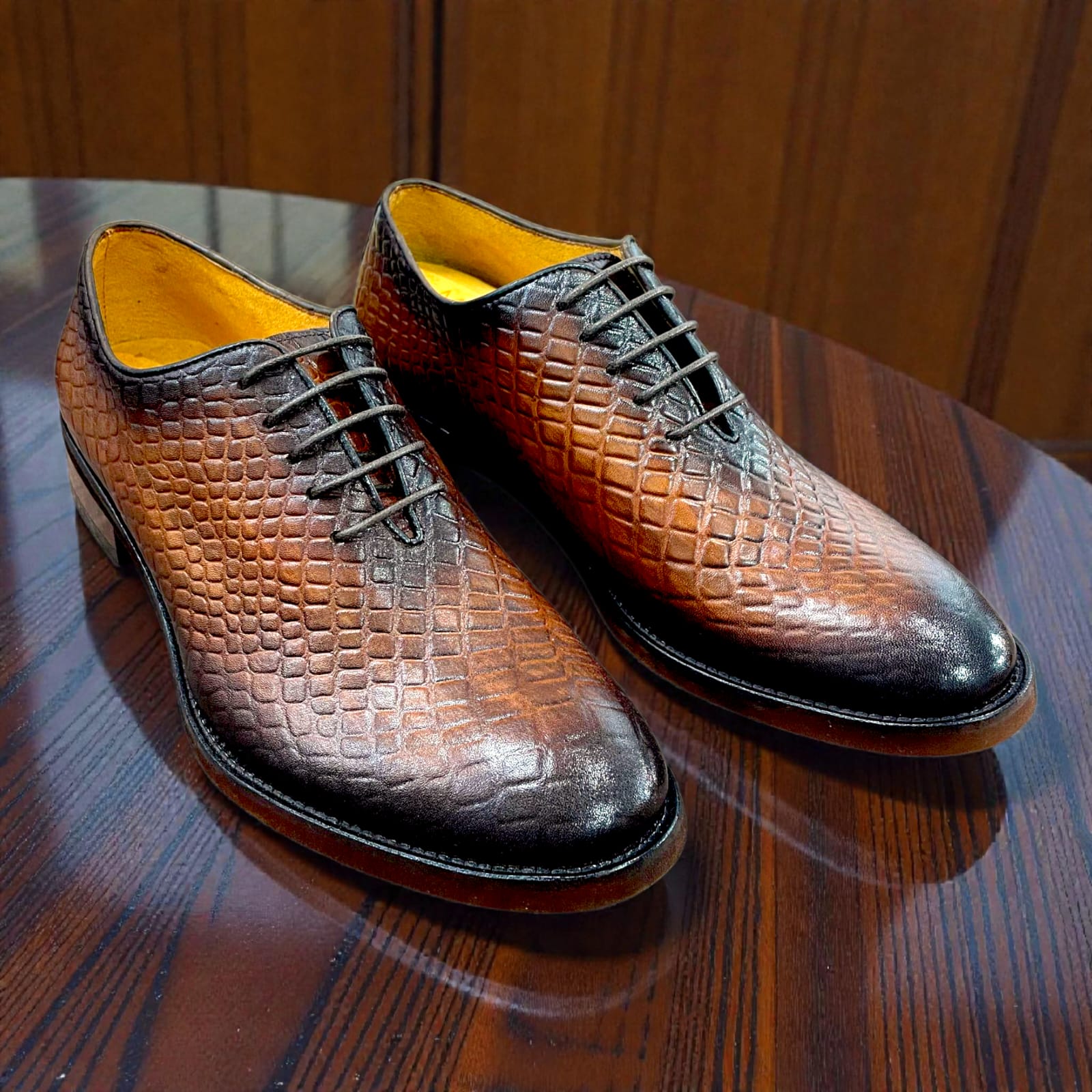ZAPATO MONOPEZZO COCODRILLO CAFE-CHOCOLATE