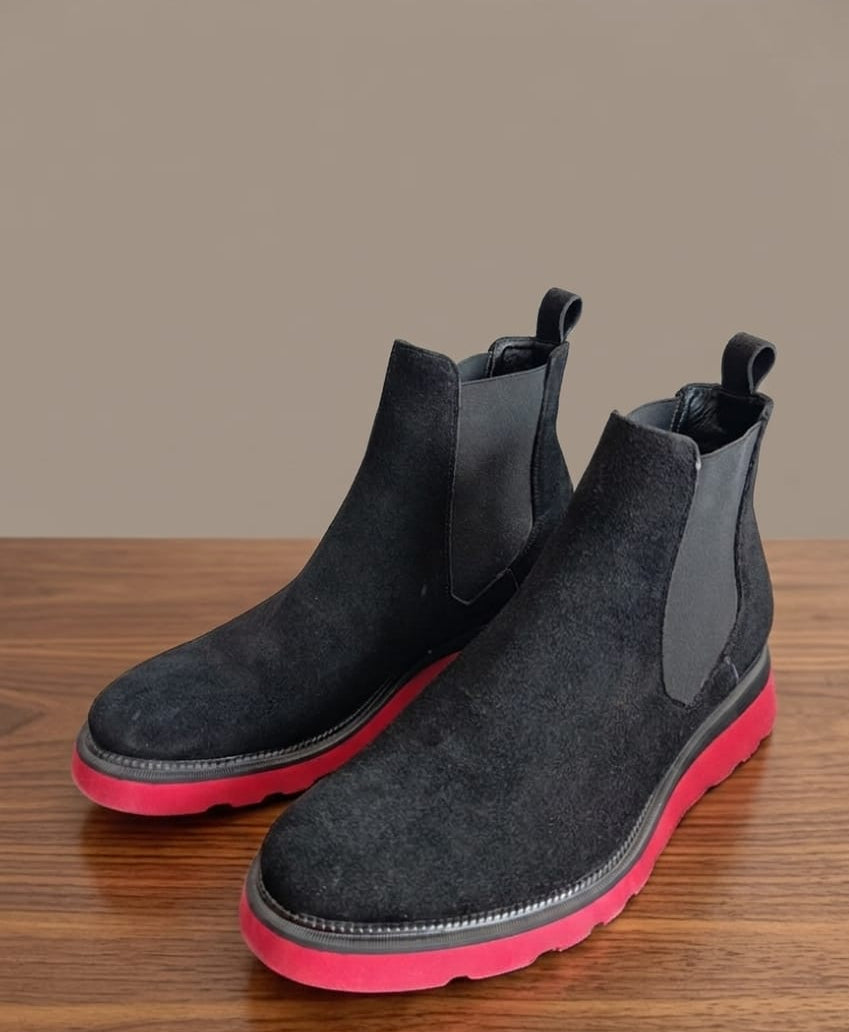 BOTIN CHELSEA GAMUZA SUELA ROJA